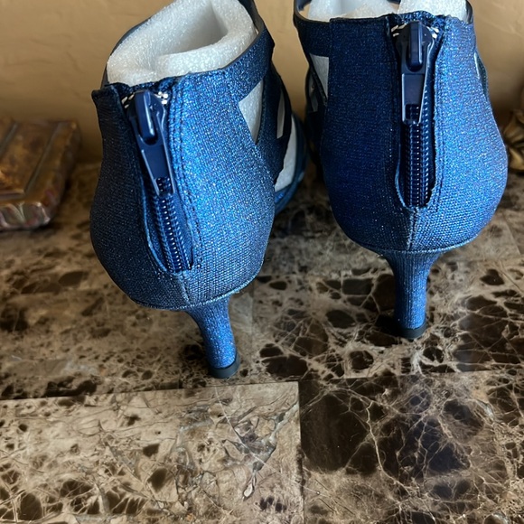 Easy Street alive five metallic blue pump - Picture 2 of 6